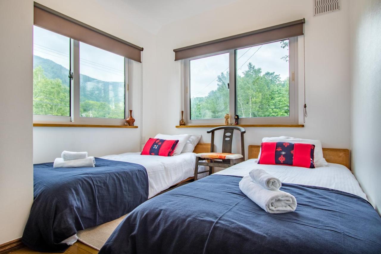 Freeride Backpackers Lodge Нісеко Екстер'єр фото