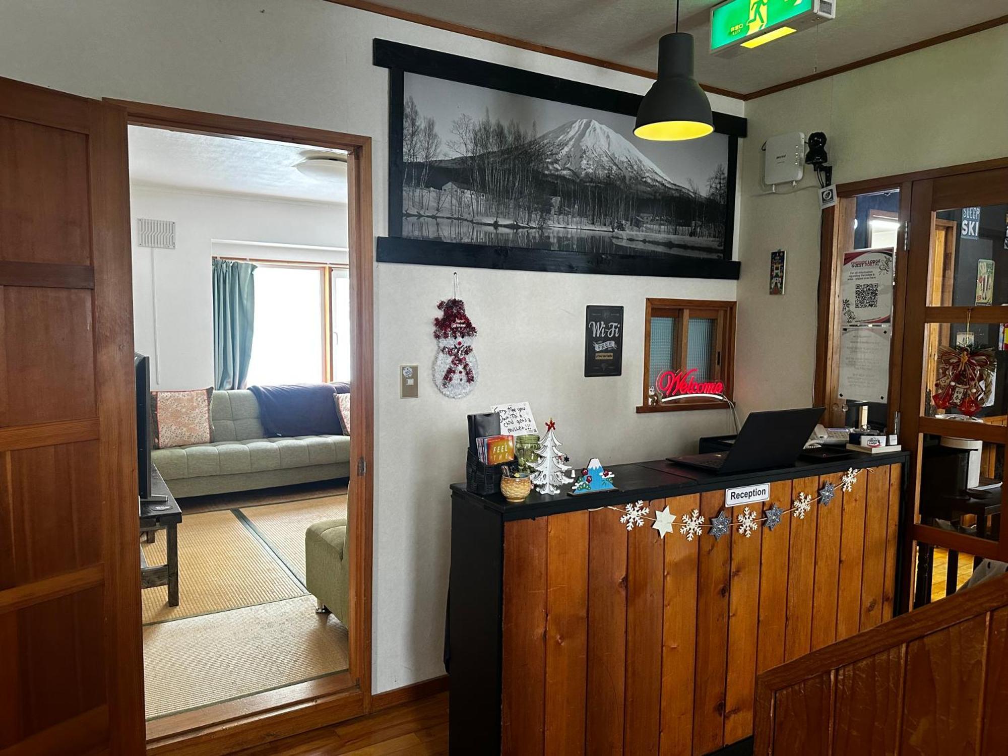 Freeride Backpackers Lodge Нісеко Екстер'єр фото